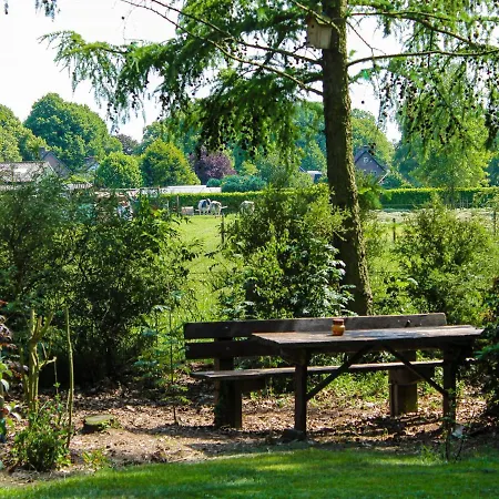 In With A Fenced Garden 別荘 Schijf