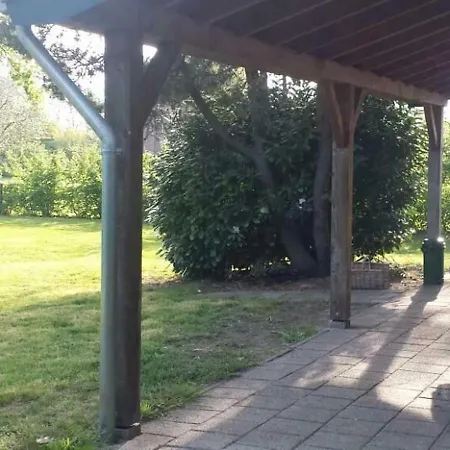 In With A Fenced Garden 別荘 Schijf