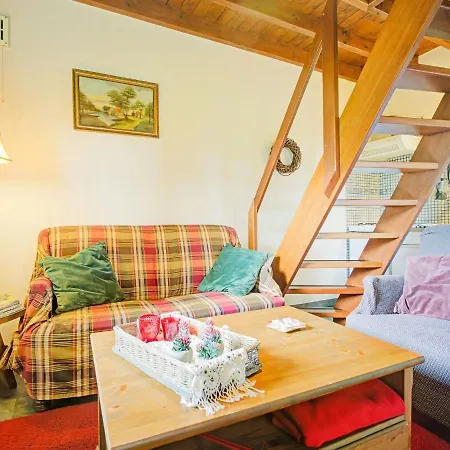 In With A Fenced Garden